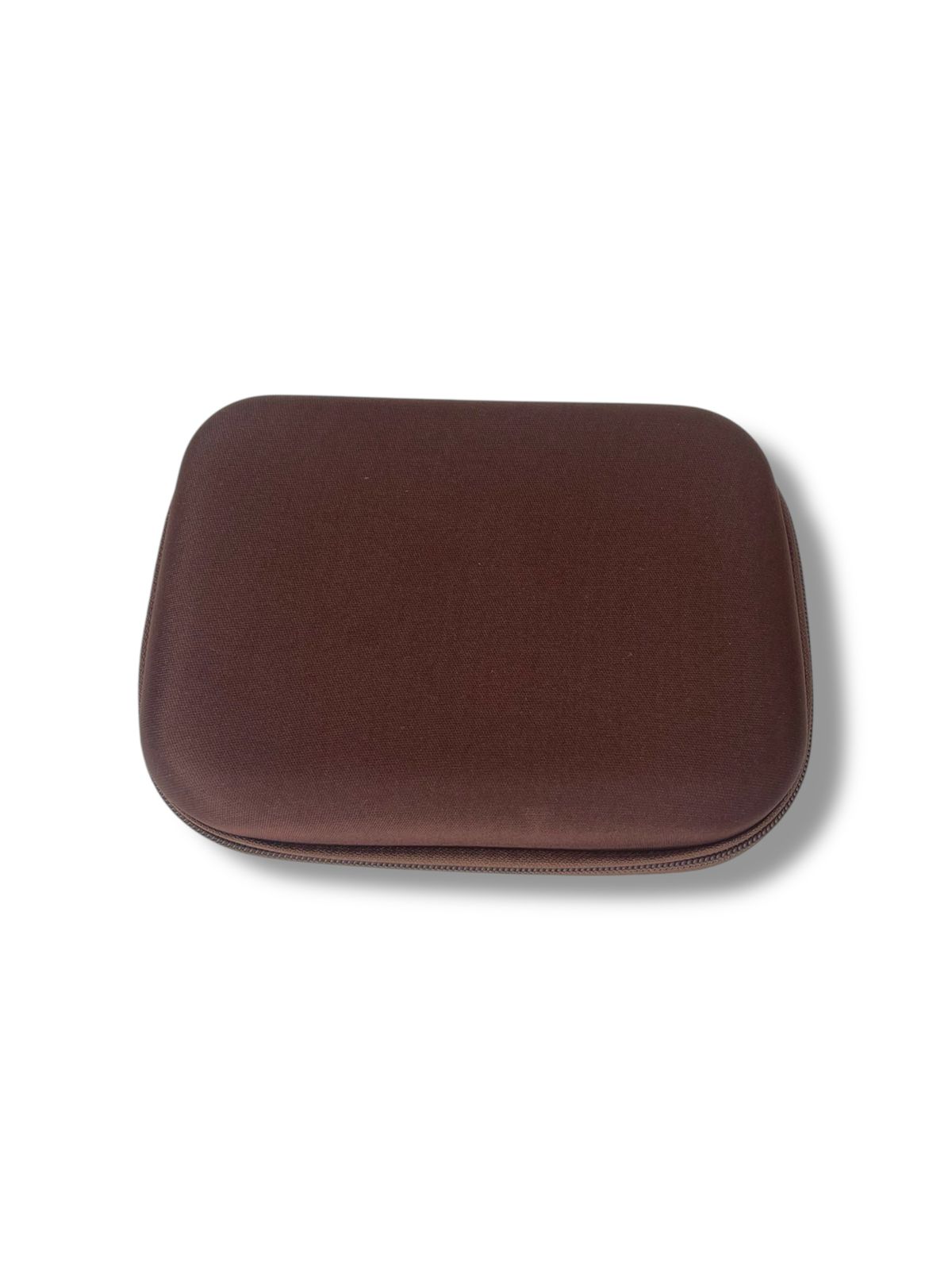 Case grande tipo Puff Marrom